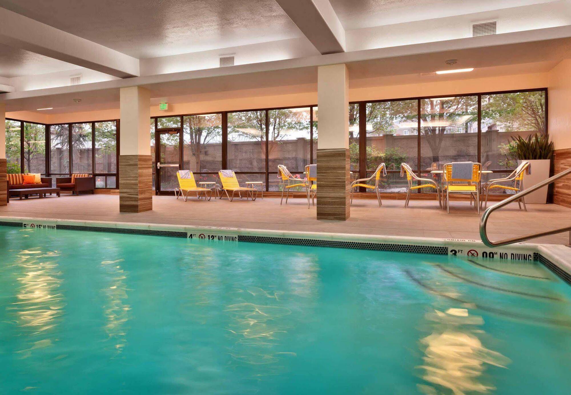Courtyard By Marriott Salt Lake City Downtown Bagian luar foto